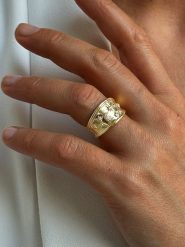 Les Petites Précieuses Pozłacany pierścionek z cyrkonią rozmiar: 60. Szare pierścionki Les Petites Précieuses, z cyrkonią, pozłacane. Za 196.45 zł.