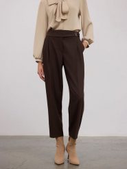 BGN Spodnie w kolorze brązowym rozmiar: 40. Brązowe spodnie materiałowe BGN, na imprezę, bez wzorów, z materiału, z podwyższonym stanem. Za 158.47 zł.