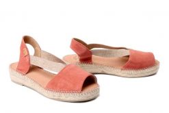 TONI PONS ELLA salmo, sandały damskie. Czerwone sandały Toni Pons, bez wzorów, bez obcasa, bez zapięcia. Za 220.92 zł.