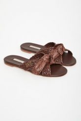 Klapki damskie skórzane CASADEI. Klapki Casadei, bez wzorów, bez obcasa. Za 2,759.00 zł.