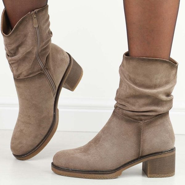 Beżowe botki damskie na obcasie Potocki 51303. Brązowe botki POTOCKI, na jesień, bez wzorów, z materiału, z okrągłym noskiem, bez obcasa, na obcasie, bez zapięcia. Za 219.00 zł.