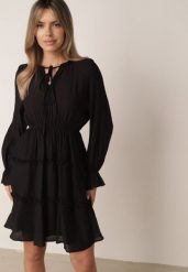 Czarna Wiskozowa Sukienka na Lato w Stylu Boho z Falbankami i Wiązaniem Barpea. Czarne sukienki Born2be, na co dzień, na lato, l, bez wzorów, z poliesteru, boho, bez kołnierzyka, bez ramiączek, midi. Za 149.99 zł.