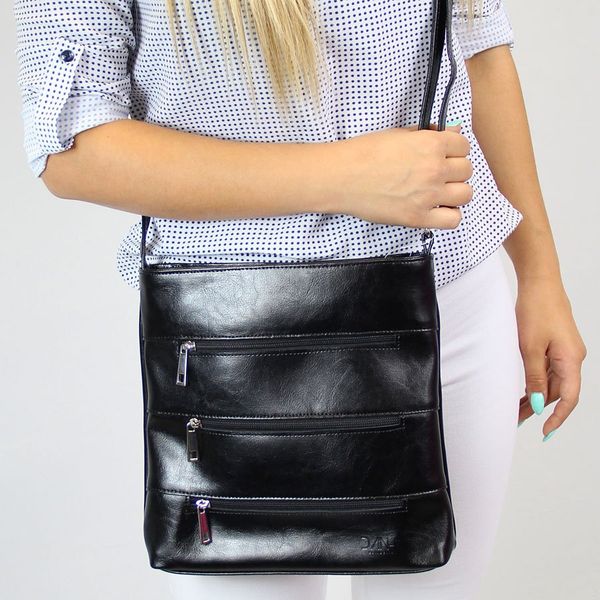 Skórzana damska elegancka listonoszka DAN-A T285 czarna. Czarne torebki klasyczne DAN-A, bez wzorów, ze skóry, bez dodatków. Za 259.99 zł.