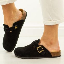 Czarne skórzane klapki damskie Filippo Dk7918/26. Czarne klapki Filippo, bez wzorów, z jeansu, bez obcasa. Za 159.00 zł.