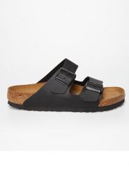Birkenstock Klapki "Arizona" w kolorze czarnym rozmiar: 40. Czarne klapki Birkenstock, bez wzorów, z otwartym noskiem, bez obcasa. Za 376.43 zł.
