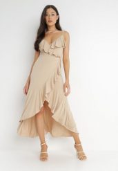 Beżowa Kopertowa Sukienka na Ramiączkach Zdobiona Falbanami Adathe. Brązowe sukienki Born2be, l, z aplikacjami, eleganckie, bez kołnierzyka, bez ramiączek, midi, kopertowe. Za 109.99 zł.