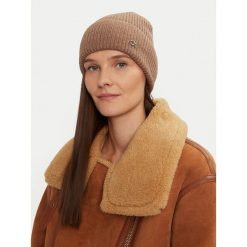 Czapka Calvin Klein. Brązowe czapki Calvin Klein, bez wzorów. Za 239.99 zł.