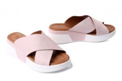 PIAZZA 900151-42 rosa, klapki damskie. Czerwone klapki Piazza, bez wzorów, ze skóry, bez obcasa. Za 209.93 zł.