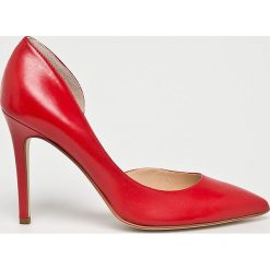 Solo Femme - Szpilki. Czerwone szpilki Solo Femme, bez wzorów, z materiału, bez obcasa, na obcasie, bez zapięcia. W wyprzedaży za 249.90 zł.