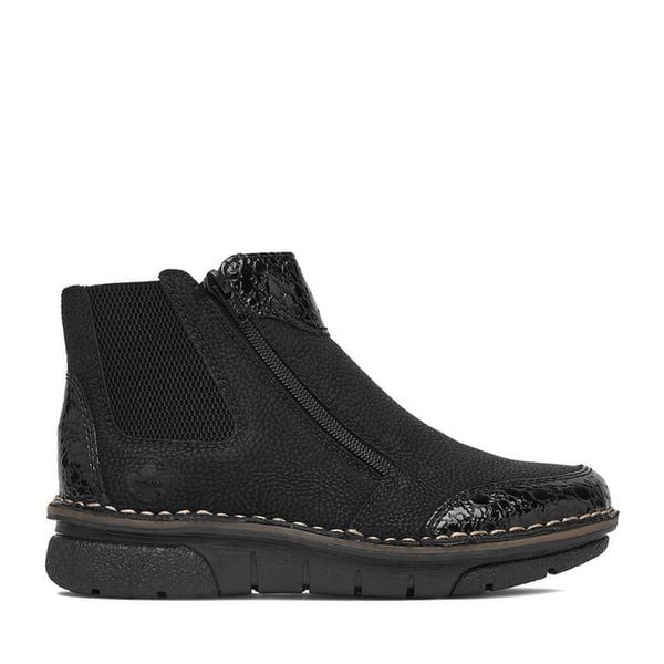 Botki Rieker. Czarne botki Rieker, bez wzorów, bez obcasa, na płaskiej podeszwie, bez zapięcia. Za 349.99 zł.