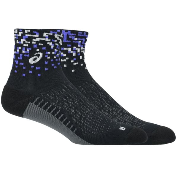 Skarpetki sportowe dla dorosłych Performance Run Quarter Sock. Czarne skarpety Asics, bez wzorów, z materiału. Za 69.99 zł.