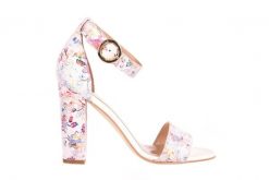 Sandały Bayla-056 8024-1292 Białe Sandały w Kwiaty, Skóra naturalna - 40. Białe sandały Bayla, bez wzorów, ze skóry, biznesowe, bez obcasa, bez zapięcia. W wyprzedaży za 134.10 zł.