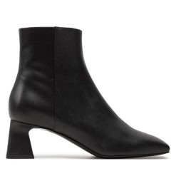Botki Pollini. Czarne botki Pollini, bez wzorów, bez obcasa, na słupku, bez zapięcia. Za 1,899.00 zł.
