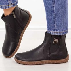 Czarne barefoot skórzane botki damskie Jezzi 555. Czarne botki Jezzi, na jesień, z aplikacjami, z dzianiny, bez obcasa, na płaskiej podeszwie, bez zapięcia. Za 299.00 zł.