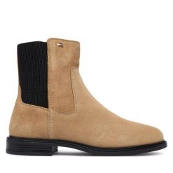 Sztyblety Tommy Hilfiger. Brązowe botki TOMMY HILFIGER, bez wzorów, bez obcasa, na płaskiej podeszwie, bez zapięcia. Za 649.99 zł.