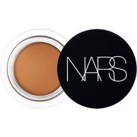 Nars - Soft Matte Complete Concealer - Korektor Cieni Pod Oczami - Walnut - Medium Dark 2.6 With Rich golden Undertones - Dla Kobiet. Korektory NARS. Za 195.00 zł.