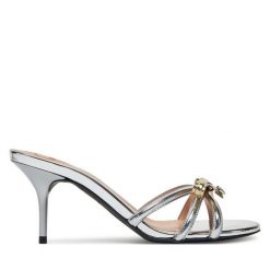 Klapki LOVE MOSCHINO. Szare klapki Love Moschino, bez wzorów, bez obcasa. Za 669.99 zł.