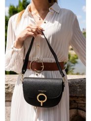 Victor & Hugo Paris Skórzana torebka "Arya" w kolorze czarnym - 21 x 15 x 6 cm rozmiar: onesize. Czarne torby na ramię Victor & Hugo Paris, bez wzorów, z materiału, na ramię, bez dodatków. Za 347.99 zł.