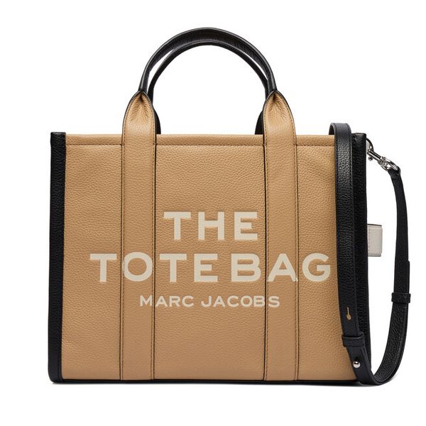 Torebka Marc Jacobs. Brązowe torebki klasyczne Marc Jacobs, bez wzorów, bez dodatków. Za 2,099.00 zł.