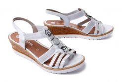 RIEKER REMONTE R6264-80 white combination, sandały damskie. Szare sandały Rieker Remonte, bez wzorów, bez obcasa, na koturnie, bez zapięcia. Za 339.90 zł.