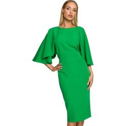 Sukienka elegancka ołówkowa z szerokimi rękawami zielona z pelerynką. Zielone sukienki Sukienki.shop, na komunię, m, bez wzorów, eleganckie, bez kołnierzyka, bez ramiączek, ołówkowe. Za 309.00 zł.