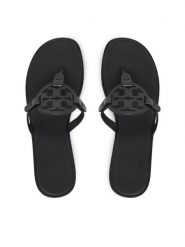 Tory Burch Japonki Miller 159829 Czarny. Czarne klapki Tory Burch, bez wzorów, ze skóry, bez obcasa. Za 1,419.00 zł.