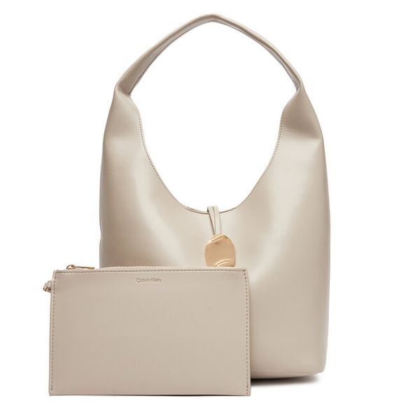 Torebka Calvin Klein Jeans. Torebki klasyczne Calvin Klein Jeans, bez wzorów, z jeansu, bez dodatków. Za 429.99 zł.