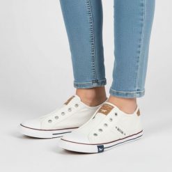 Trampki damskie Mustang, cholewka z materiału wsuwana konstrukcja z elastycznymi wstawkami klasyczna forma niska podeszwa zapewniająca komfort na co. Białe trampki Mustang, bez wzorów, bez zapięcia. Za 209.00 zł.