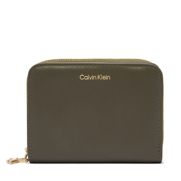 Portfel Calvin Klein. Zielone portfele Calvin Klein, bez wzorów. Za 289.99 zł.