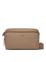 Calvin Klein Torebka Ck Must Camera Bag W/Pckt Lg K60K608410 Beżowy. Brązowe torebki klasyczne Calvin Klein, bez wzorów, ze skóry, bez dodatków. Za 429.99 zł.