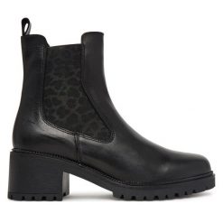 Botki Tamaris. Czarne botki Tamaris, bez wzorów, bez obcasa, na słupku, bez zapięcia. Za 469.99 zł.