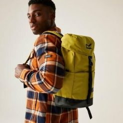 Plecak unisex Shilton 2 15L. Brązowe plecaki Regatta, bez wzorów, z poliesteru. Za 99.99 zł.