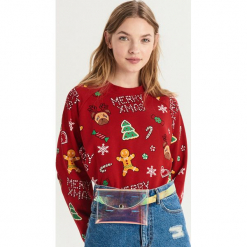 Bluza ze świątecznym nadrukiem all over - Czerwony. Czerwone bluzy Sinsay, l, z nadrukiem. Za 49.99 zł.