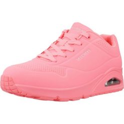 Kapcie SKECHERS UNO -STAND ON AIR Rose. Czerwone obuwie domowe Skechers, bez wzorów, z syntetyku, bez zapięcia. Za 382.99 zł.