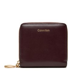 Mały Portfel Damski Calvin Klein. Czerwone portfele Calvin Klein, bez wzorów. Za 259.99 zł.