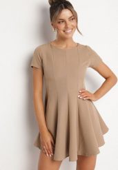 Ciemnobeżowa Rozkloszowana Sukienka z Krótkim Rękawem i Ozdobnymi Przeszyciami Meporea. Brązowe sukienki Born2be, na co dzień, l, bez wzorów, eleganckie, bez kołnierzyka, bez ramiączek, mini, rozkloszowane. Za 89.99 zł.