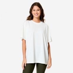 Koszulka damska Domyos Gym & Pilates 520 oversize. Białe bluzki DOMYOS, m, bez wzorów, z bawełny, sportowe, bez kołnierzyka, bez ramiączek. Za 59.99 zł.