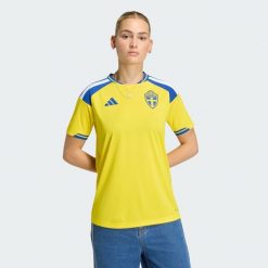 Koszulka podstawowa Szwecja 26. Żółte bluzki Adidas, bez wzorów, sportowe, bez kołnierzyka, bez ramiączek. Za 439.00 zł.