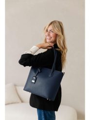 Lia Biassoni Skórzana torebka w kolorze granatowym - 34 x 29 x 12 cm rozmiar: onesize. Niebieskie torby na ramię Lia Biassoni, bez wzorów, z materiału, na ramię, bez dodatków. Za 304.99 zł.