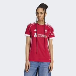 Koszulka Liverpool FC 25/26 Home Jersey. Czerwone bluzki Adidas, bez wzorów, z jersey, sportowe, bez kołnierzyka, bez ramiączek. Za 439.00 zł.