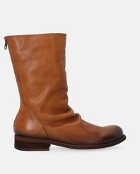 BRĄZOWE BOTKI Z MARSZCZONĄ CHOLEWKĄ M017LEBROBB012. Brązowe botki Venezia, bez wzorów, ze skóry, bez obcasa, bez zapięcia. Za 629.00 zł.