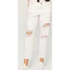 Jeansy boyfriend z przetarciami - Biały. Jeansy Mohito. Za 119.99 zł.