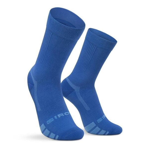 Skarpetki gravel Kolarstwo Siroko GS1 Blue. Niebieskie skarpety SIROKO, bez wzorów, z elastanu. Za 57.60 zł.