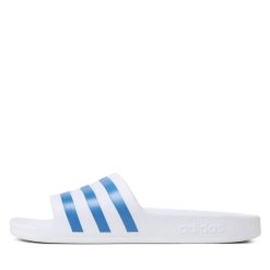 Klapki adidas. Białe klapki Adidas, bez wzorów, bez obcasa. Za 69.99 zł.