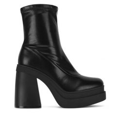 Botki DeeZee. Czarne botki DeeZee, bez wzorów, bez obcasa, na słupku, bez zapięcia. Za 229.99 zł.