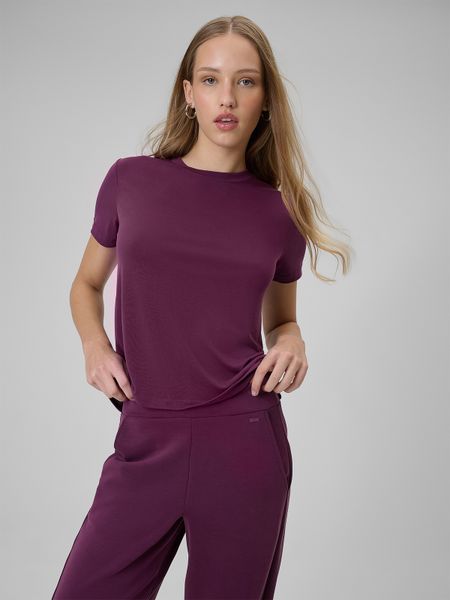 4F T-shirt regular gładki damski - fioletowy S. Czerwone t-shirty 4f, s, bez wzorów, z dzianiny, bez kołnierzyka, bez ramiączek. W wyprzedaży za 39.99 zł.
