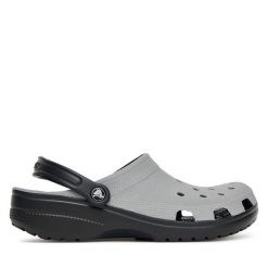Klapki Crocs. Czarne klapki Crocs, bez wzorów, bez obcasa. Za 259.99 zł.