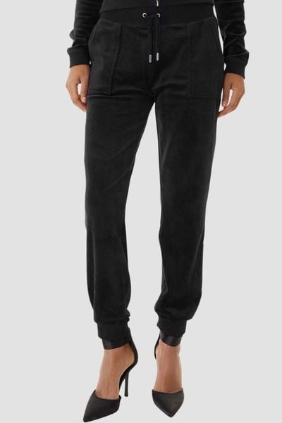 JUICY COUTURE Czarne dresy damskie Willow Cuff Jogger, Rozmiar XS. Czarne spodnie dresowe Juicy Couture, s, bez wzorów, z dresówki. W wyprzedaży za 207.99 zł.