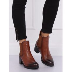 Botki sztyblety brązowe AT673-6 BROWN. Brązowe botki FunKee.pl, bez wzorów, ze skóry ekologicznej, bez obcasa, bez zapięcia. Za 165.99 zł.