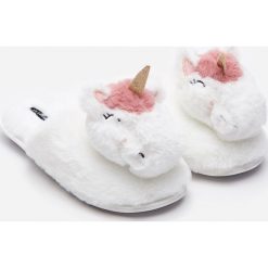 Kapcie Unicorn - Wielobarwny. Obuwie domowe House, bez wzorów, bez zapięcia. Za 59.99 zł.